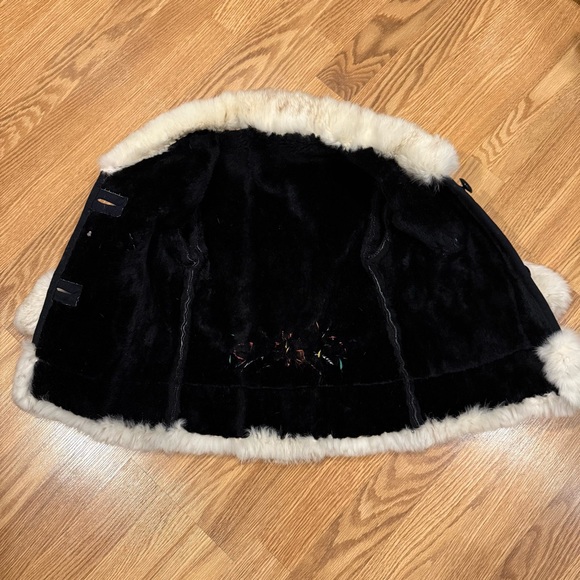 Penny Lane Girls Sheepskin Embroidered Coat Black w Rabbit Fur Trim sz xsmall - Picture 3 of 9